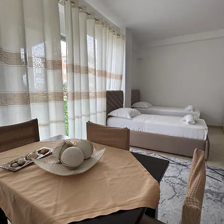 Joana * Sarandë
